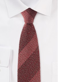 Cravatta a righe sciolte rosso bordeaux