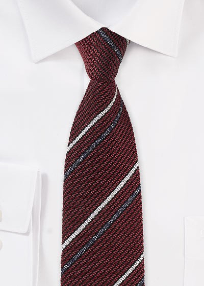 Cravatta business stile bordeaux a righe rosse