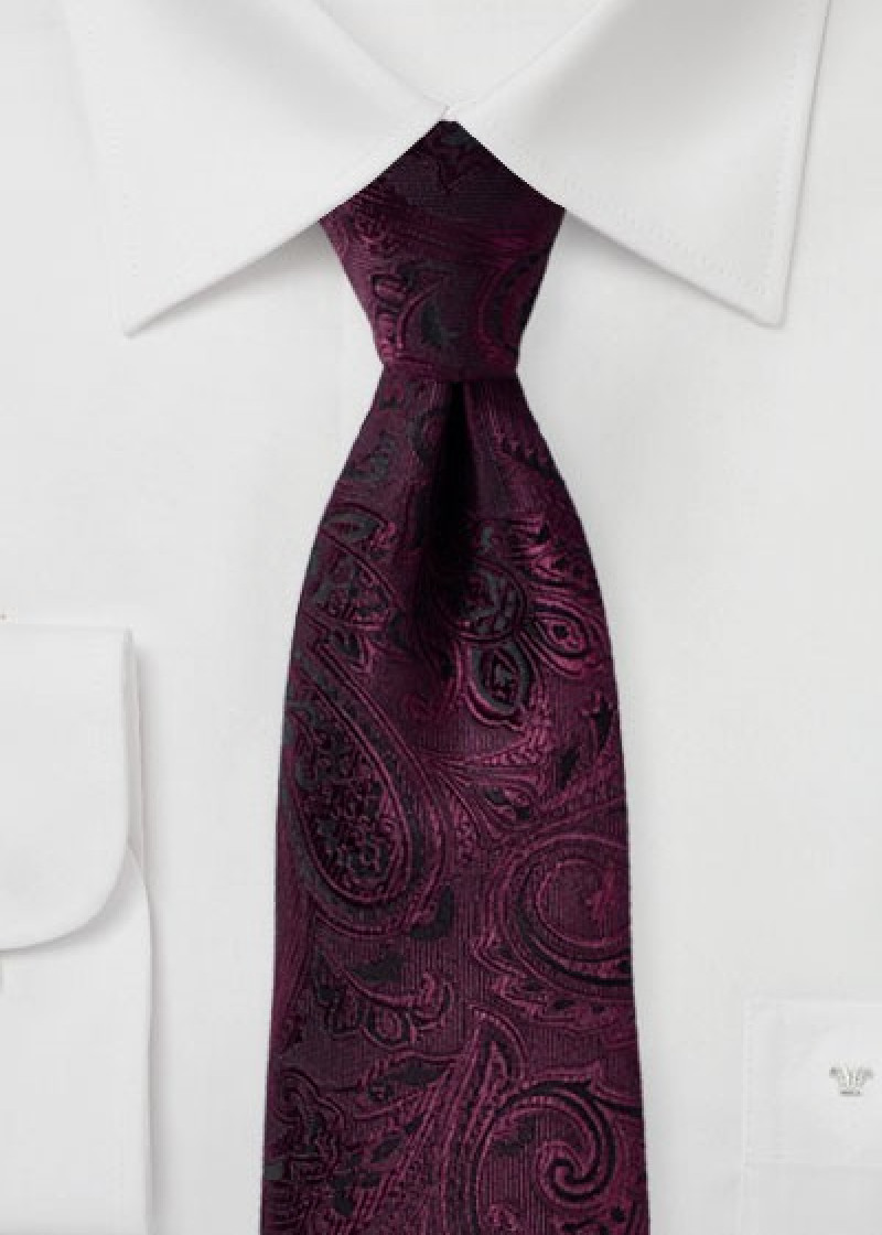 Cravatta elegante con motivo paisley rosso vino