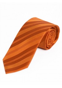 Cravatta business monocromatica a righe...