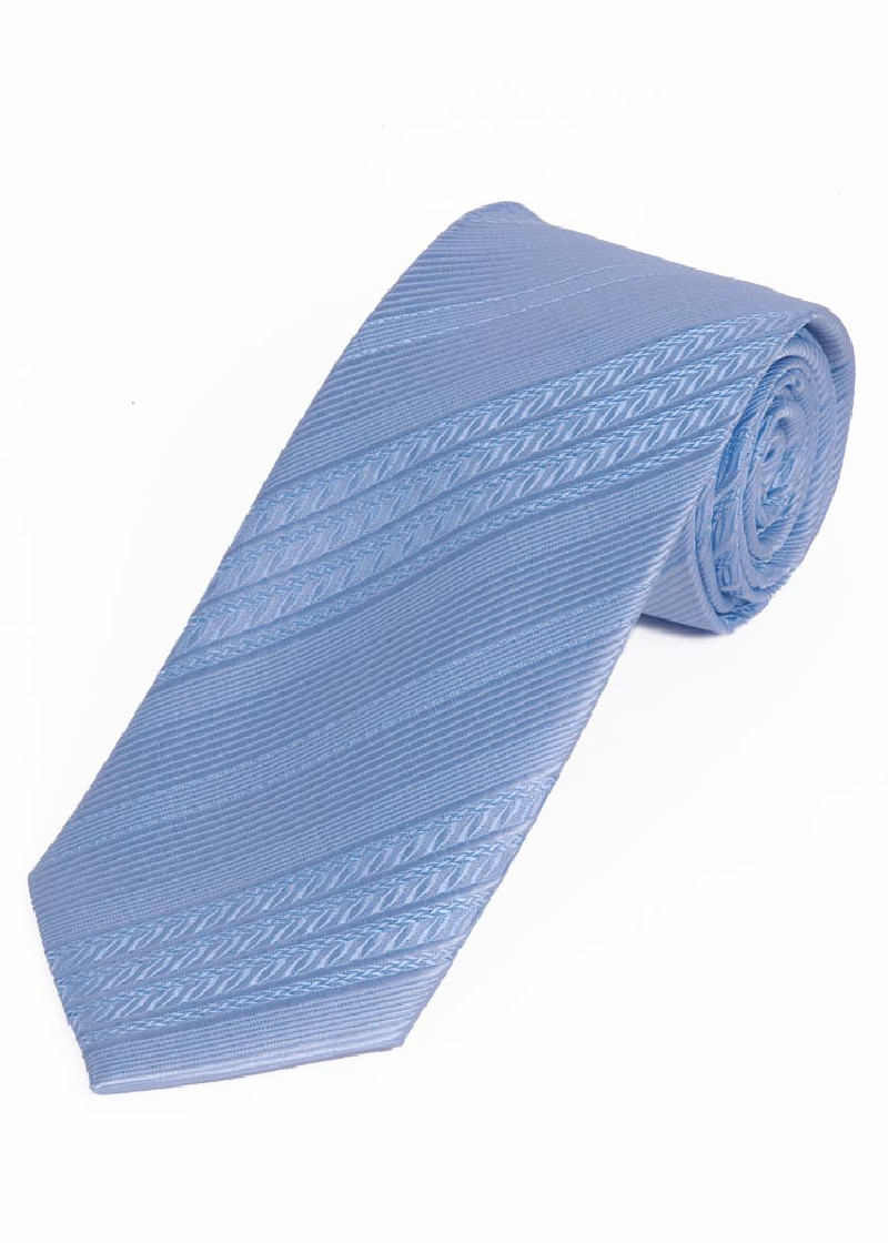 Cravatta a righe tinta unita superficie blu chiaro