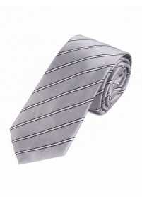 Cravatta con elegante motivo a righe...