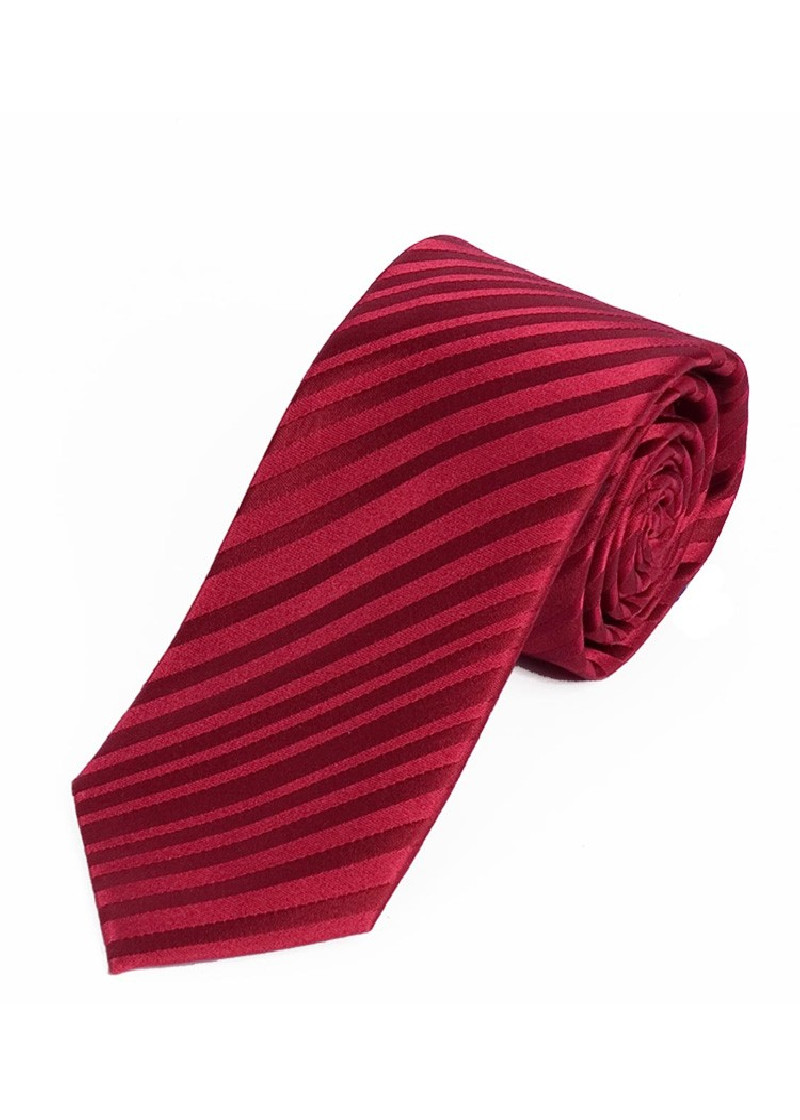 XXL cravatta linea monocromatica superficie rossa
