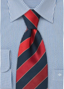 Cravatta classica righe rosso blu