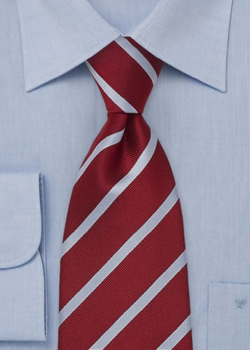 Cravatta a righe blu chiaro rosso ciliegia