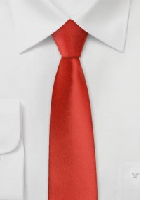Cravatta sottile rosso chiaro