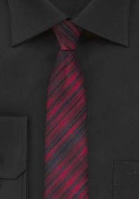 Cravatta sottile righe rosse