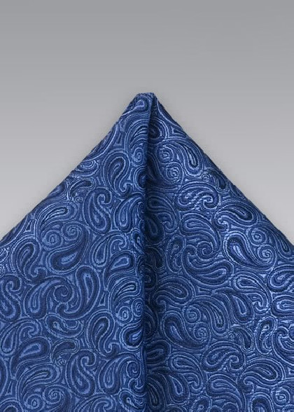 Fazzoletto aus dem gleichen Stoff und Farbe
