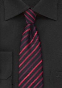 Cravatta sottile nera righe