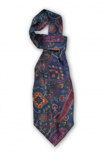 Ascot aus dem gleichen Stoff und Farbe