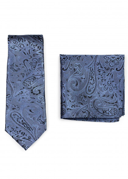 Set di cravatte aus dem gleichen Stoff und Farbe