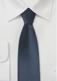 Cravatta sottile blu scuro sottile