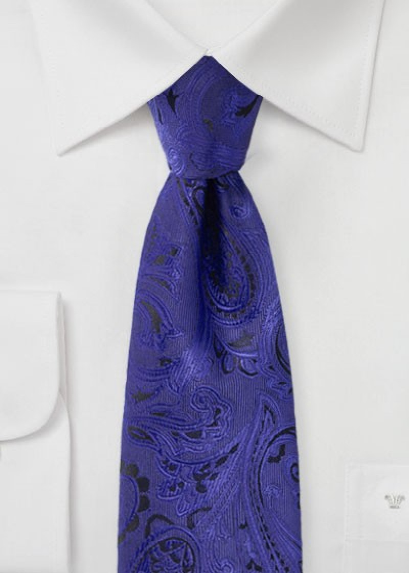 Cravatta elegante con motivo paisley blu reale