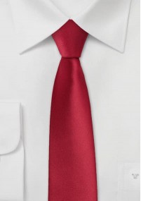 Cravatta liscia stretta rosso ciliegia
