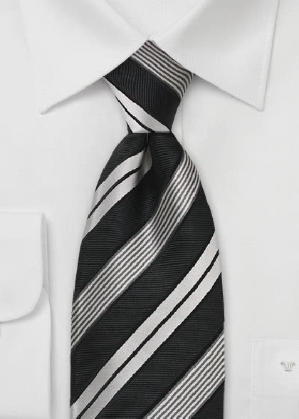 Cravatta XXL aus dem gleichen Stoff und Farbe