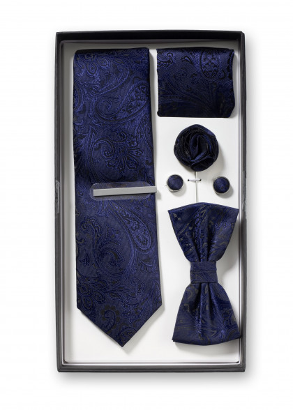 Fazzoletto aus dem gleichen Stoff und Farbe