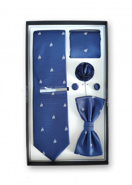 Fazzoletto aus dem gleichen Stoff und Farbe
