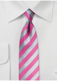 Cravatta moderna con motivo a righe rosso...