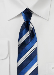 Cravatta alla moda a righe blu navy bianco...