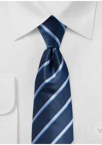 Cravatta con motivo a righe blu scuro