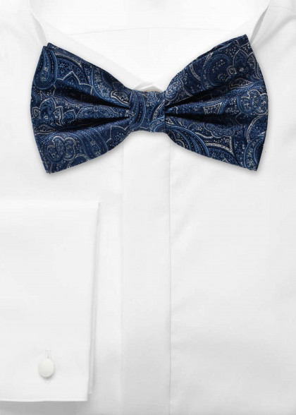 Papillion aus dem gleichen Stoff und Farbe