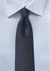 Cravatta business con struttura a righe...