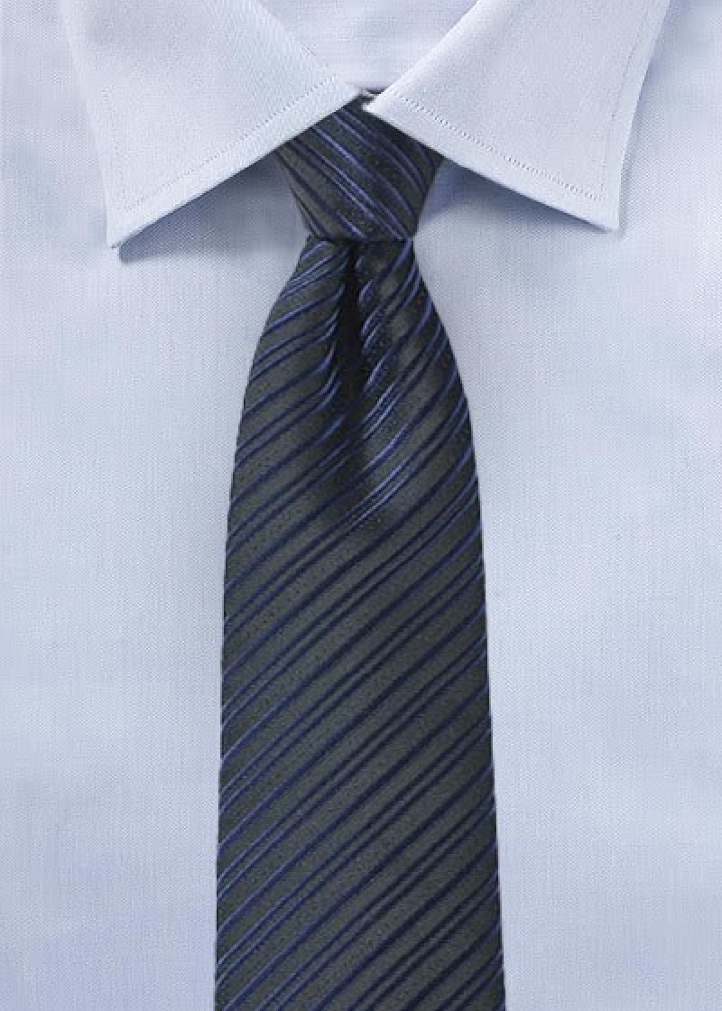 Cravatta business con struttura a righe blu navy
