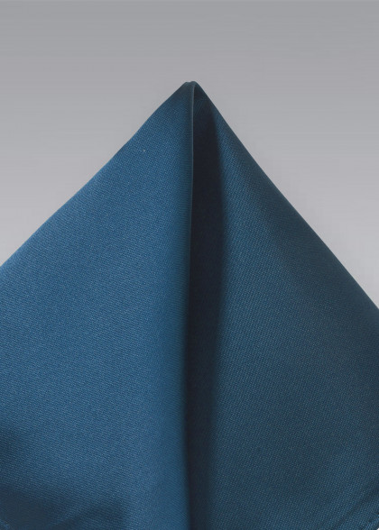 Fazzoletto aus dem gleichen Stoff und Farbe