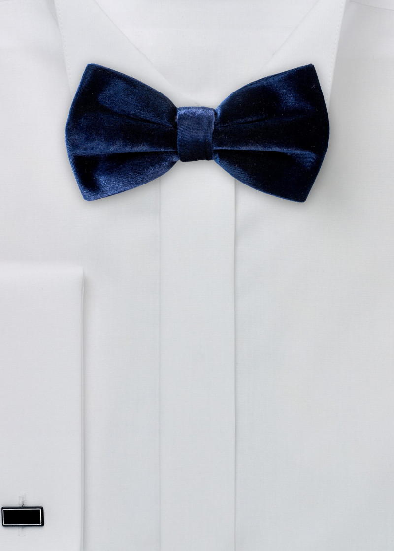 Papillon in morbido velluto di un elegante blu