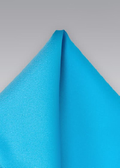 Fazzoletto aus dem gleichen Stoff und Farbe
