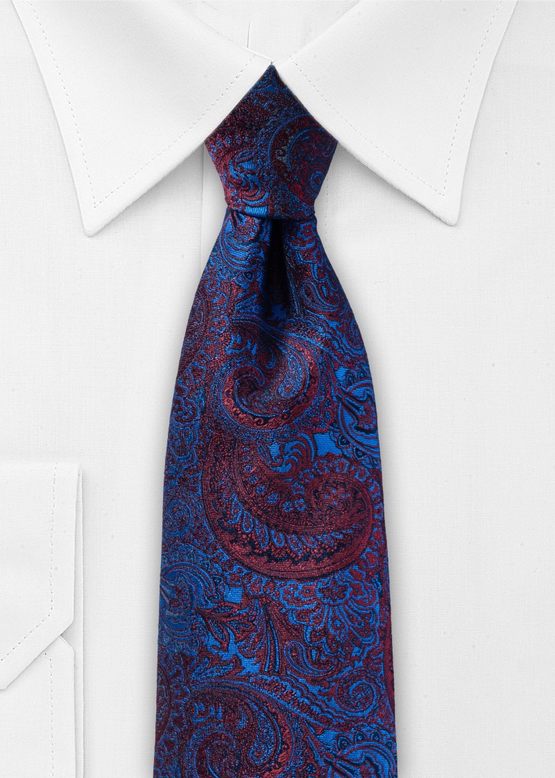Cravatta blu indaco con motivo paisley bordeaux