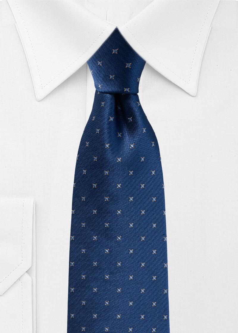 Cravatta blu scuro con motivo e struttura fine