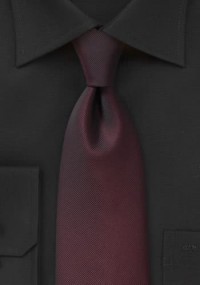 Cravatta bordeaux lineare