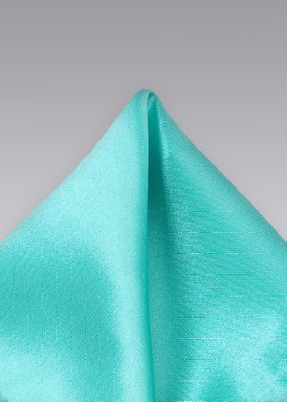 Fazzoletto aus dem gleichen Stoff und Farbe