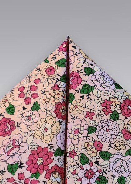 Fazzoletto aus dem gleichen Stoff und Farbe