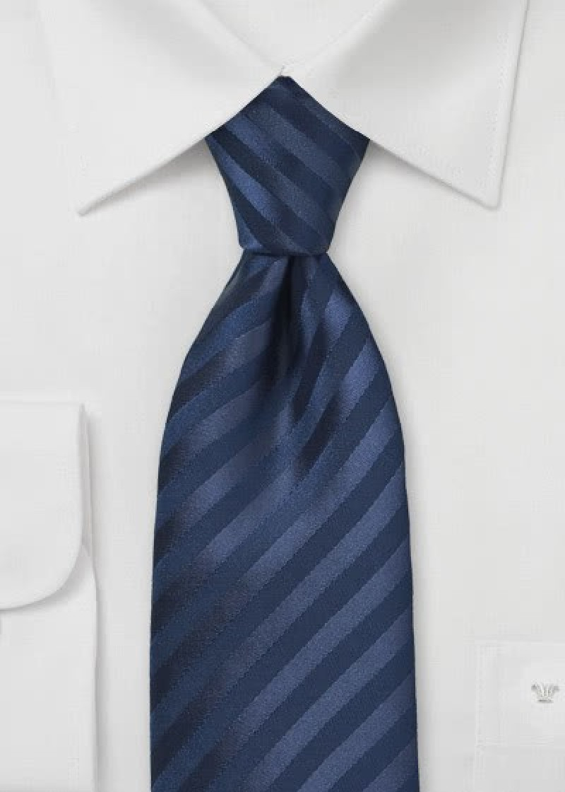Cravatta righe blu