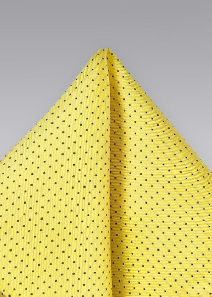 Fazzoletto aus dem gleichen Stoff und Farbe