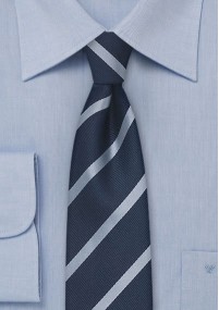Cravatta sottile righe blu