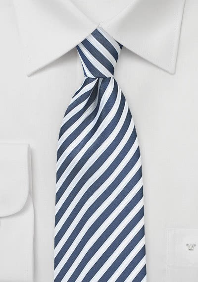 Cravatta righe blu marino