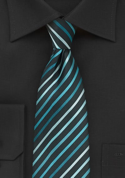 Cravatta verde nera righe