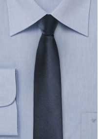 Cravatta stretta blu scuro