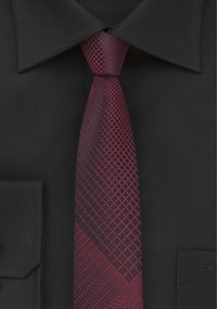 Cravatta stretta bordeaux lineare