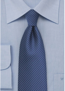 Cravatta blu marino righe