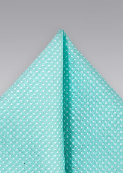 Fazzoletto aus dem gleichen Stoff und Farbe