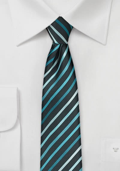 Cravatta sottile nera righe