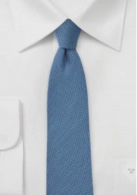 Cravatta blu sottile