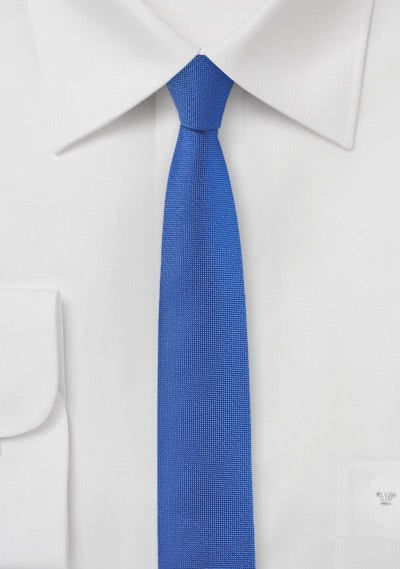 Cravatta sottilissima blu marino