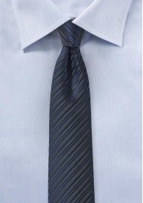 Cravatta sottile blu righe