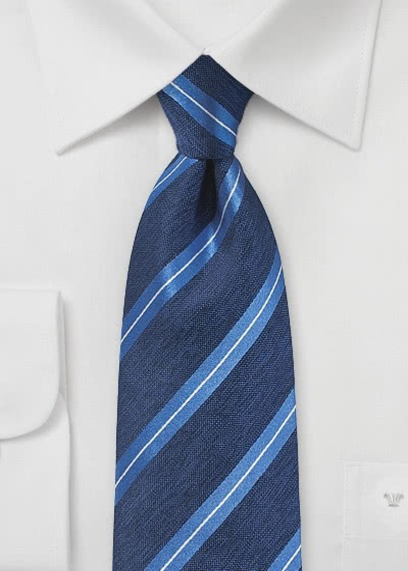 Cravatta a righe blu royal