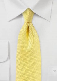 Cravatta gialla delicatamente strutturata